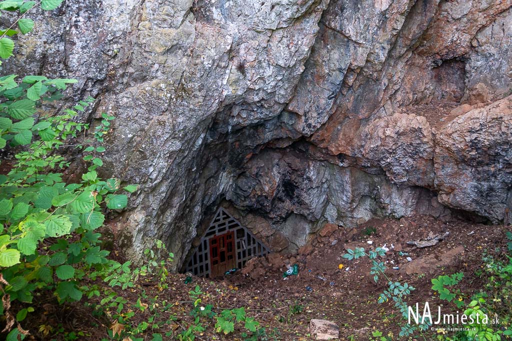 Moldavská jaskyňa