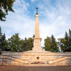 Pamätník a vojenský cintorín Háj-Nicovô (Areál piety na kóte 748 Háj)